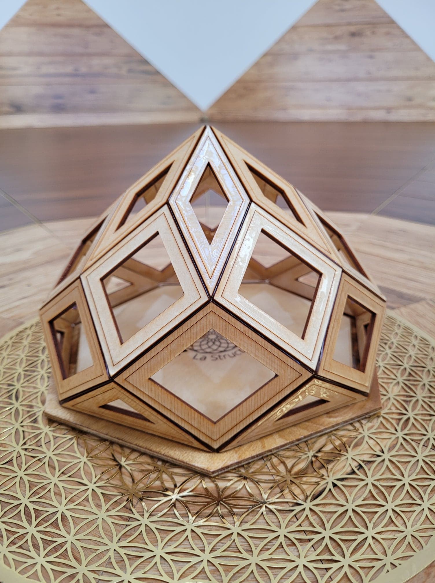 zome-7-univers-zome zome en bois-science quantique-merkaba-transformation-adn-soin énergétique